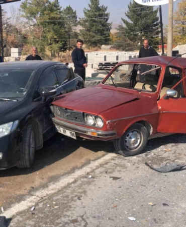 elazigda-feci-trafik-kazasi-bir-can-daha-yitirildi-7ADH4A2Q.jpg