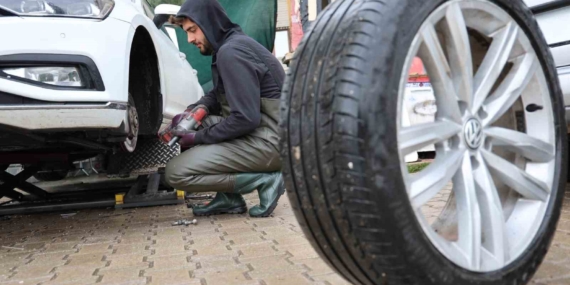 Elazığ’da Kış Lastiği İçin Son Gün Hareketliliği