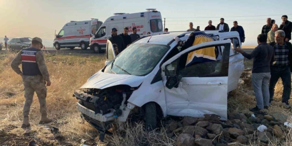 Elazığ’da Ticari Araç Tarlaya Uçtu: 3 Yaralı!