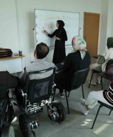 engelsiz-yasam-merkezi-dezavantajli-bireyler-icin-sosyal-ve-kulturel-destek-firsatlari-mE1bxQcS.jpg