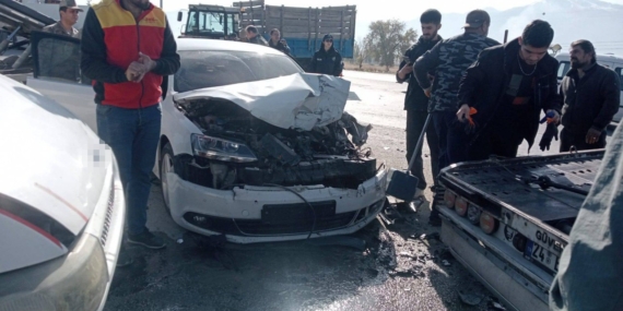 Erzincan’da Askeri Araç ile Traktör Çarpıştı: 2 Kişi Yaralandı
