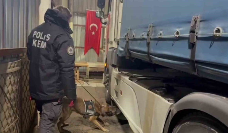erzurum-polisi-buyuk-uyusturucu-operasyonuyla-dikkat-cekti-2-kisi-tutuklandi-4EHUTbaN.jpg