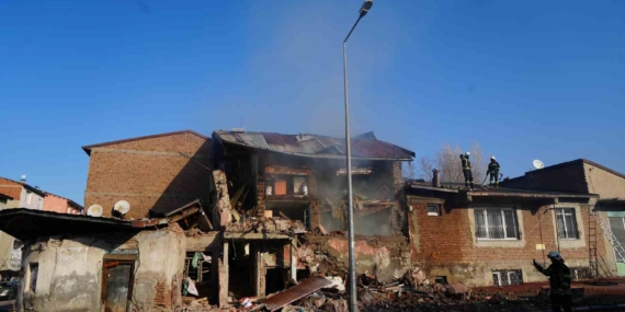 Erzurum’da Şok Edici Doğalgaz Patlaması: 2 Ev Yıkıldı, 1 Yaralı