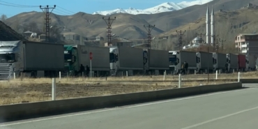 esendere-sinir-kapisinda-tir-kuyrugu-2-kilometreye-ulasti-u4BaMZCu.jpg