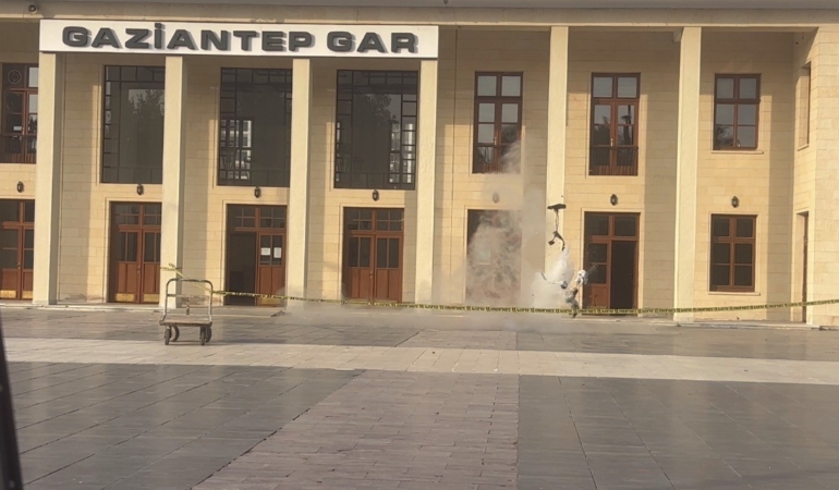 gar-istasyonunda-supheli-canta-alarmi-panik-anlari-jhCF1OYb.jpg