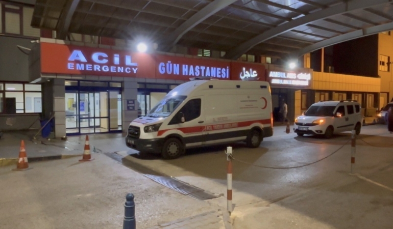 gaziantep-geri-gonderme-merkezinde-sok-olay-56-kisi-zehirlenme-suphesiyle-hastaneye-kaldirildi-5SJitI9R.jpg