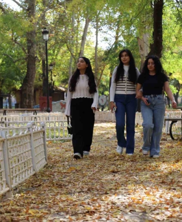 gaziantep-parklarinda-sonbahar-renkleriyle-buyuleyici-manzaralar-yTNgg95O.jpg