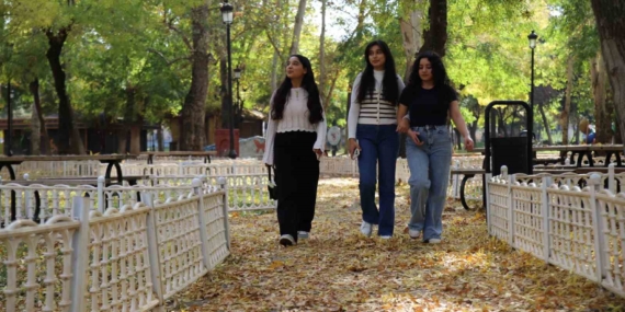 Gaziantep Parklarında Sonbahar Renkleriyle Büyüleyici Manzaralar