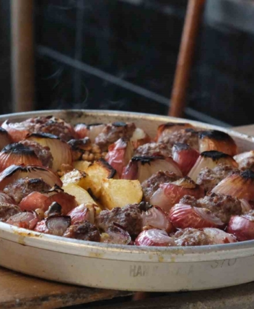 gaziantepin-geleneksel-lezzeti-sogan-kebabi-dogal-antibiyotik-t1PtXNcl.jpg
