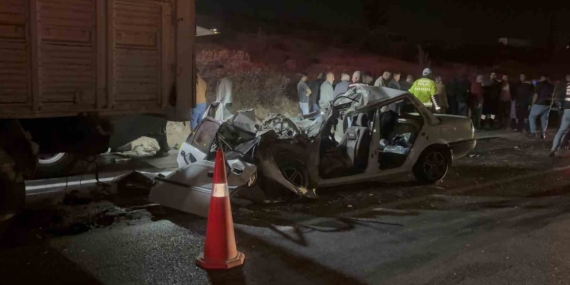Gaziantep’te Feci Kaza: Otomobil Kamyona Çarptı, 3 Kişi Hayatını Kaybetti