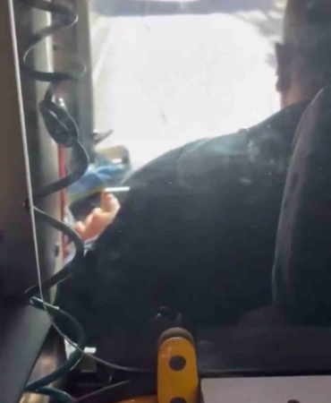 gaziantepte-otobus-soforunun-direksiyon-basinda-video-izlerken-yakalanmasi-iK6HjvBm.jpg