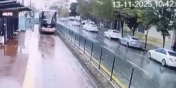 Gaziantep’te Tramvaya Yıldırım Düşmesi Anı Kameralarda!