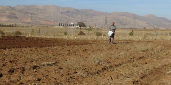 Gercüş’teki Çiftçiler Tohumlarını Toprakla Buluşturuyor: Verimli Hasat İçin Yeni Adımlar