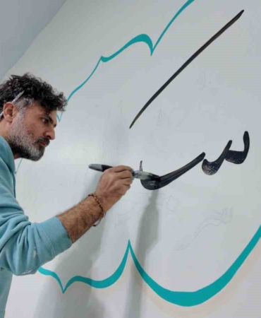 irakli-hattatin-elleriyle-hayat-bulan-osmanli-mirasi-hat-sanati-5W7SugHp.jpg