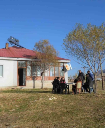 kahraman-ogretmenlerin-devamsiz-ogrencilere-umut-yolculugu-TGCqHZDF.jpg