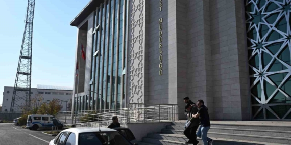 Kars’ta 19 Yıl Hapis Cezası Olan Dolandırıcı Yakayı Ele Verdi