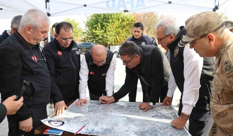 kaybolan-otizmli-cocuk-icin-35-kilometrelik-arazide-dev-arama-baslatildi-wgACUYcC.jpg