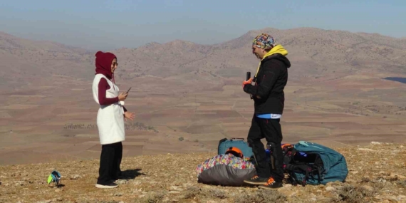 Kaymakam Öztaş, Gercüş Semalarında Yamaç Paraşütüyle Rüzgarla Dans Etti