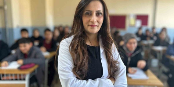 Kendi Gayretiyle Korece Öğrenen Vanlı Öğretmen: Öğrencilerine İlham Veriyor