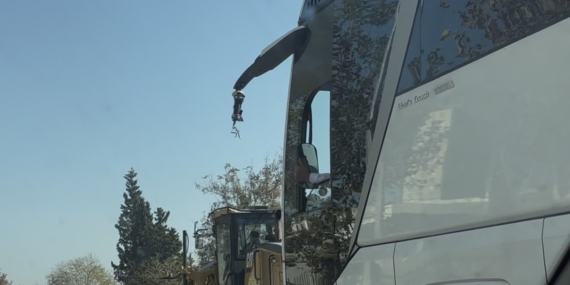 Kırık Aynayla Devam Eden Yolculuk: Umut ve Direniş Hikayesi