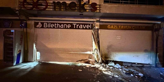 Mardin’de Otomobil İş Yerinin Kepengine Çarptı: 4 Kişi Yaralandı