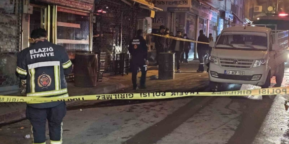 Motosiklet Kazasında Pikabın Yakıt Deposuna Delik Açıldı: Yol Trafiğe Kapandı