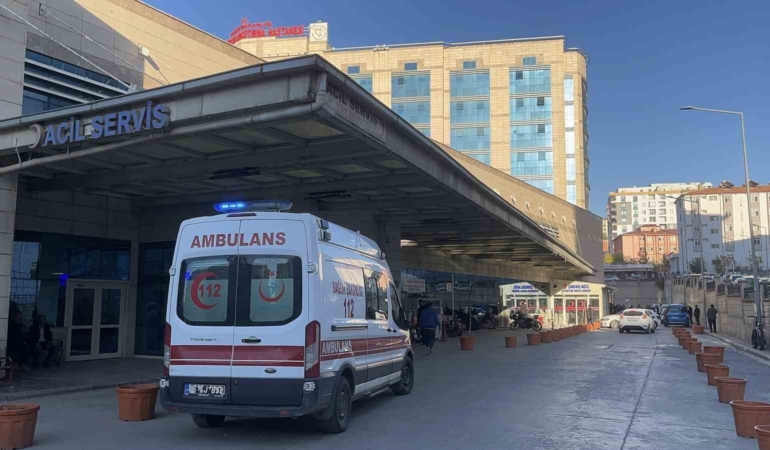 motosiklet-ve-otobus-carpisti-1-kisi-hayatini-kaybetti-hDJQKaui.jpg