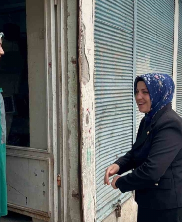 muhtar-ananin-kentsel-donusumdeki-rolu-sahada-one-cikiyor-R5bVSAfH.jpg