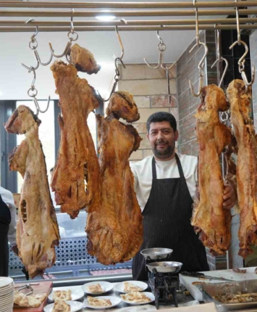 musun-15-yillik-ustalikla-yasatilan-buryan-gelenegi-tWQH4fdT.jpg