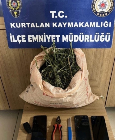 polis-kacmaya-devam-eden-uc-kisinin-uzerinden-uyusturucu-cikti-fxtmI1uB.jpg