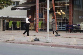 polis-tabancayla-intihar-girisiminde-bulunan-kadini-kurtardi-NVcmDeFK.jpg
