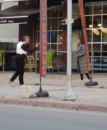 polis-tabancayla-intihar-girisiminde-bulunan-kadini-kurtardi-NVcmDeFK.jpg