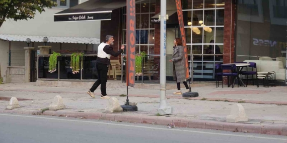 Polis, Tabancayla İntihar Girişiminde Bulunan Kadını Kurtardı