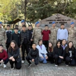 Gaziantep'te Traktörle Çarpışan Araç Kanalda Uçtu: 4 Yaralı! thumbnail