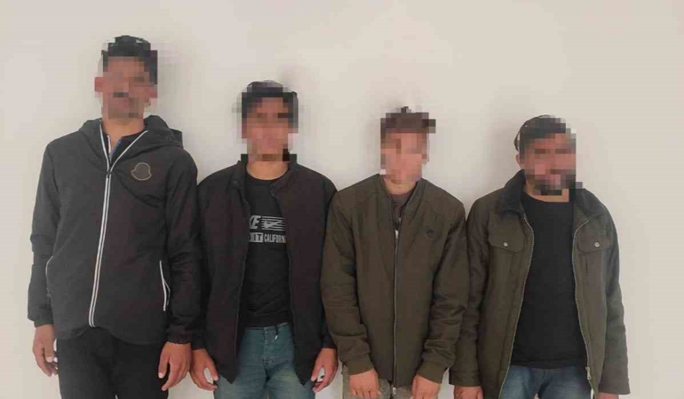 siirtte-sahte-pasaportla-yakalanan-4-duzensiz-gocmen-i8Xt162K.jpg
