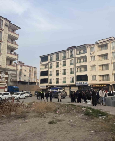 sokak-ortasinda-silahli-kavga-husumetli-aileler-birbirine-girdi-nvEgG6p4.jpg