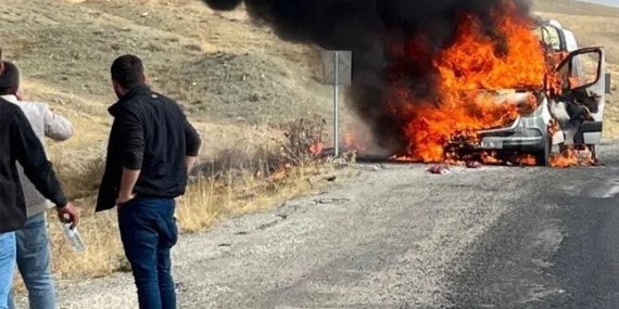 Van’da Yangın Çıkan Minibüs Kullanılamaz Hale Geldi: Olayın Detayları!