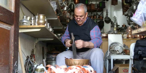 Yeniden Gözde: Bakır Bilekliklerin Modası