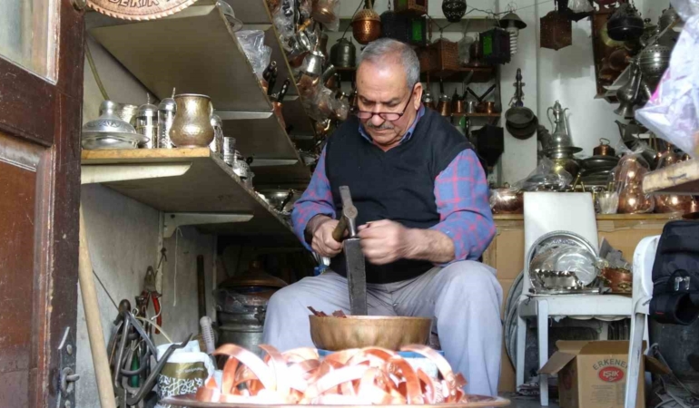 yeniden-gozde-bakir-bilekliklerin-modasi-UnsPnWHG.jpg