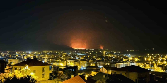 Yüksekova’daki Kuş Cenneti Nehil Sazlığı’nda Yangın Çıktı