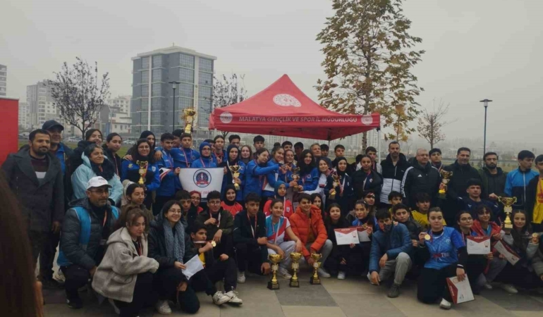 380-sporcu-okul-sporlari-oryantiring-yarismasinda-nefes-kesen-mucadeleler-verdi-XW4vijde.jpg
