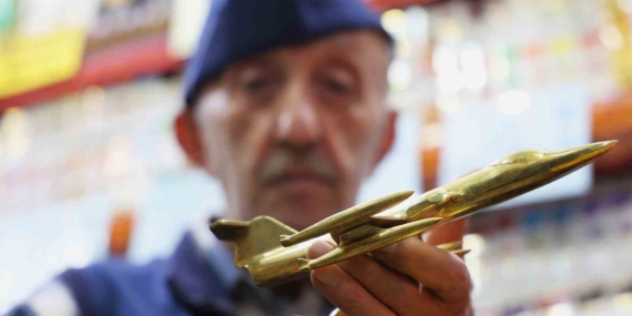 60 Yılda 300 Uçak Maketiyle Çocukluk Hayalini Gerçekleştiren Pilot Adayı