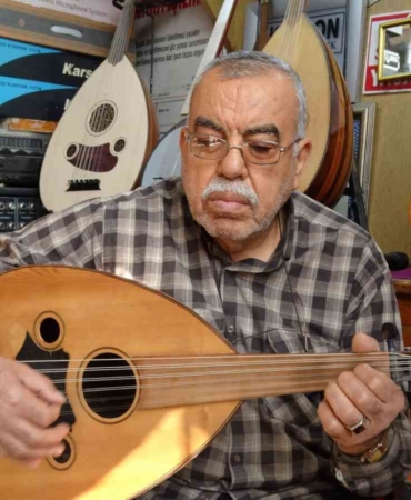 61-yillik-muzik-tutkusunun-baslangici-hediye-baglama-P74pfHPA.jpg