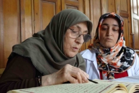 75-yasindaki-fatma-teyzenin-kuran-i-kerim-ogrenme-ihtirasi-gCWBOECw.jpg
