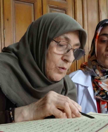 75-yasindaki-fatma-teyzenin-kuran-i-kerim-ogrenme-ihtirasi-gCWBOECw.jpg