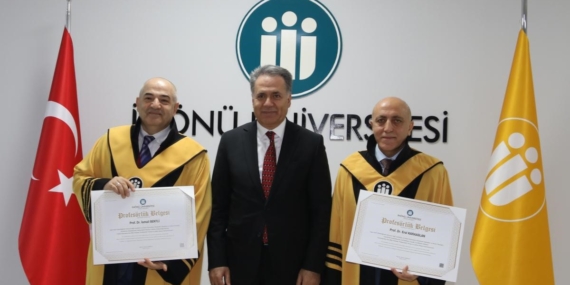 Akademik Unvanını Kazananlara Cübbe Töreni