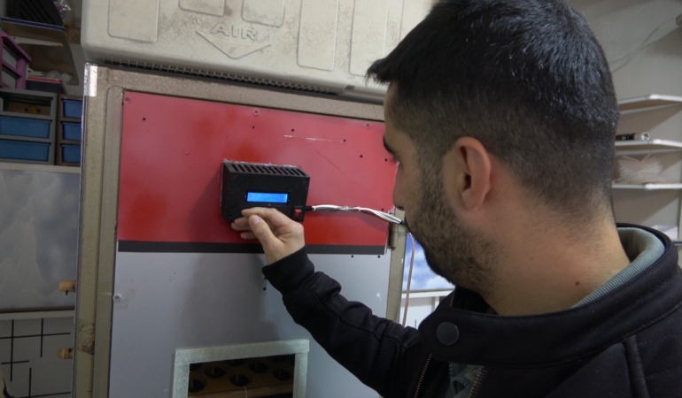 atik-malzemelerle-yapilan-yenilikci-kulucka-makinesi-elektrik-muhendisinin-basarisi-lRRwh1VF.jpg