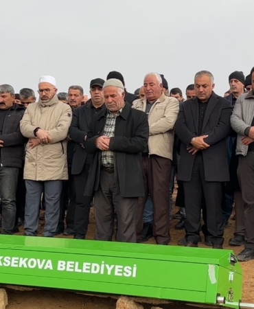 barajda-ucan-aracta-hayatini-kaybeden-genc-defnedildi-JpEc6VsQ.jpg