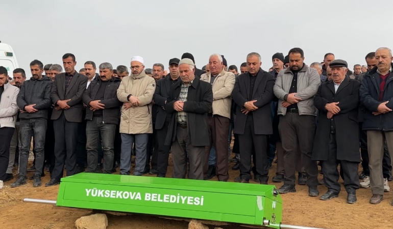 barajda-ucan-aracta-hayatini-kaybeden-genc-defnedildi-JpEc6VsQ.jpg