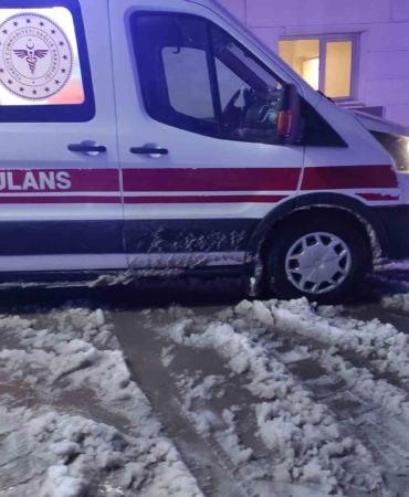 batmanda-42-yasindaki-hastaya-paletli-ambulansla-acil-mudahale-8adLGQQY.jpg